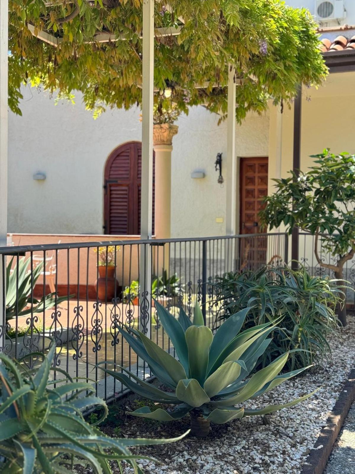 Casa Vacanze Villa Angelina Giardini Naxos Exterior photo